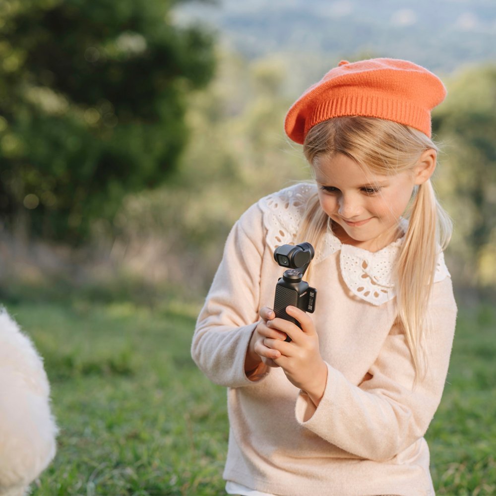 DJI - Osmo Pocket 3 Creator Combo 3-Axis Stabilized 4K Handheld Camera with Rotatable Touchscreen - Gray - Image 7